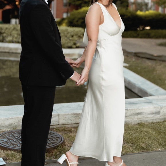 Abercrombie Women's Plunge Cowl Back Maxi Dress White, Size M - Picture 4 of 13